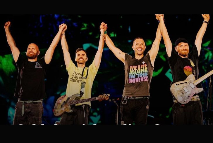 Chris Martin's witty remarks added a delightful touch to Coldplay's funny gig.