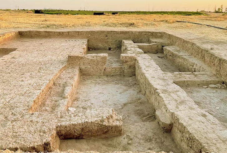 Ancient artifacts from Kurd Qaburstan site.